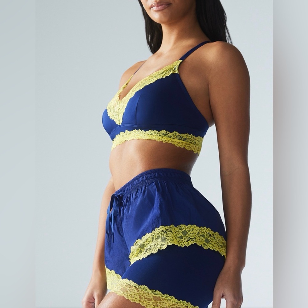 Savage x fenty women’s 2x lace race track shorts and cross cross bralette set